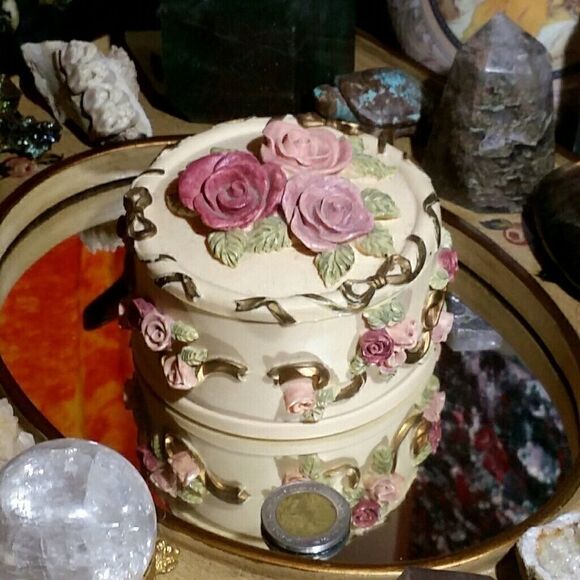 434g Hand Painted Floral Box Crystal Bundle - Picture 2 of 5